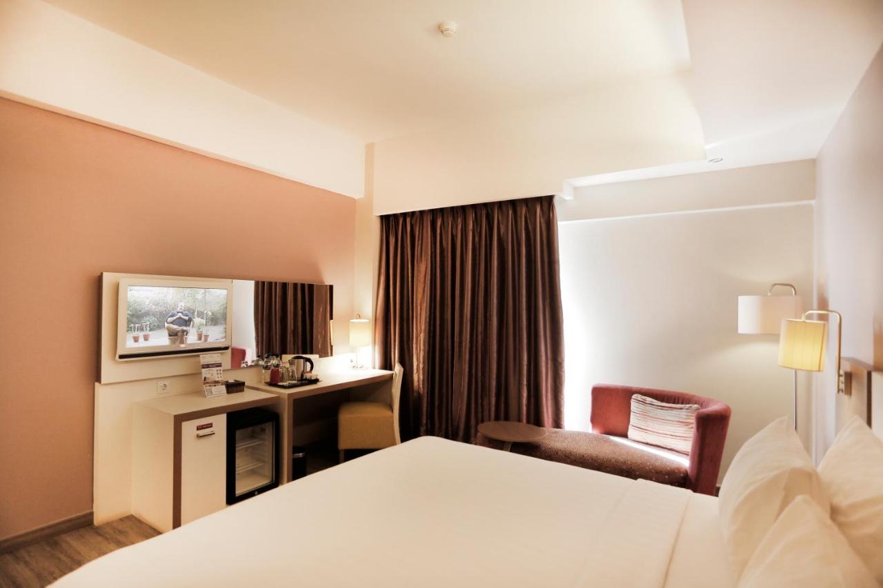 Mercure Padang Exterior foto