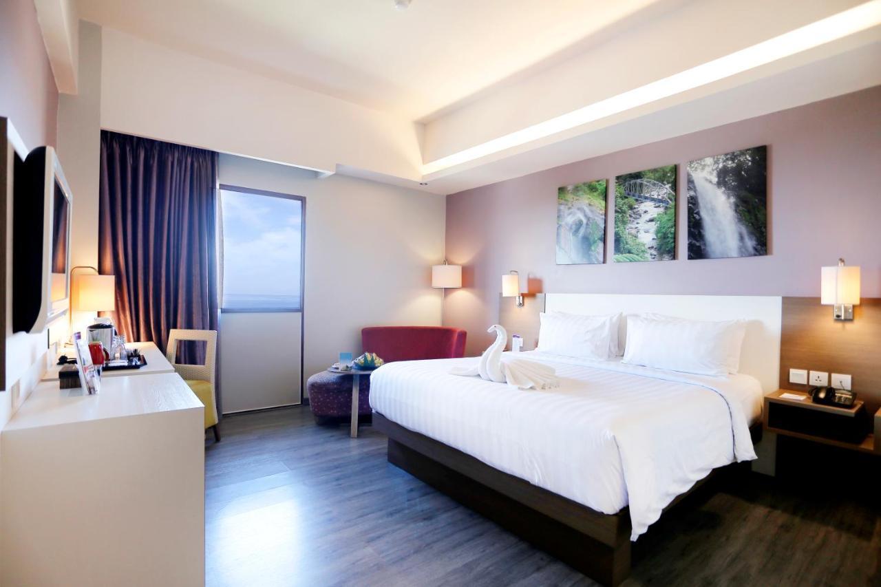 Mercure Padang Exterior foto